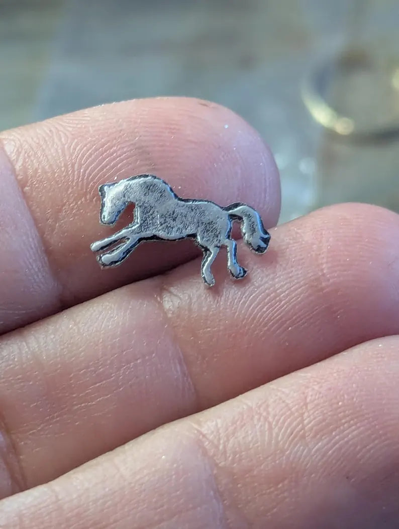 Horse soldering accent