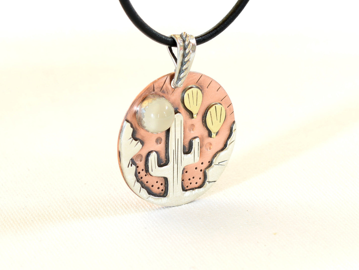 Necklace with Ballooning over the Desert theme