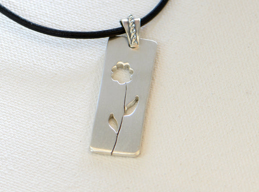 Elegant simple sterling silver flower necklace