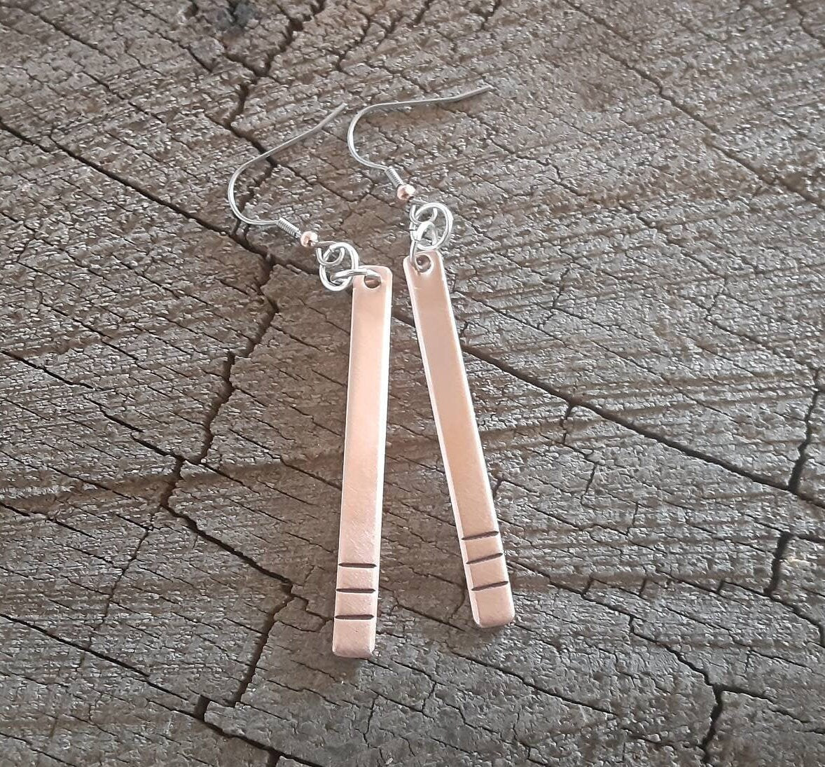 Dangle earrings in copper with 3 lines