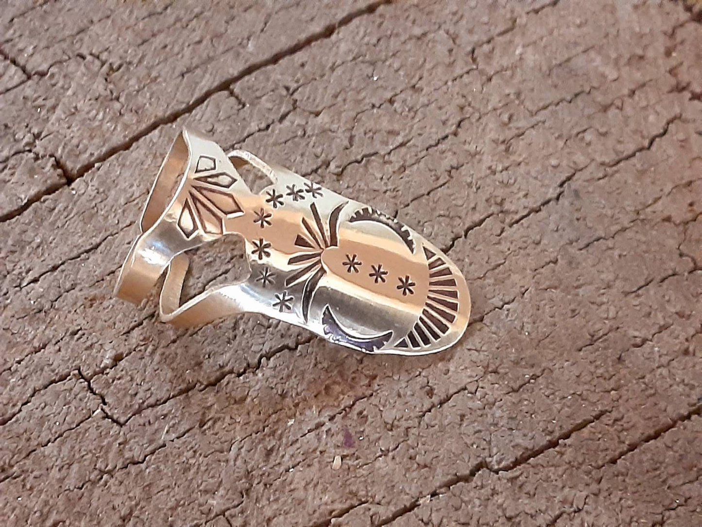 Brass finger pick for banjos and ukuleles or guitar