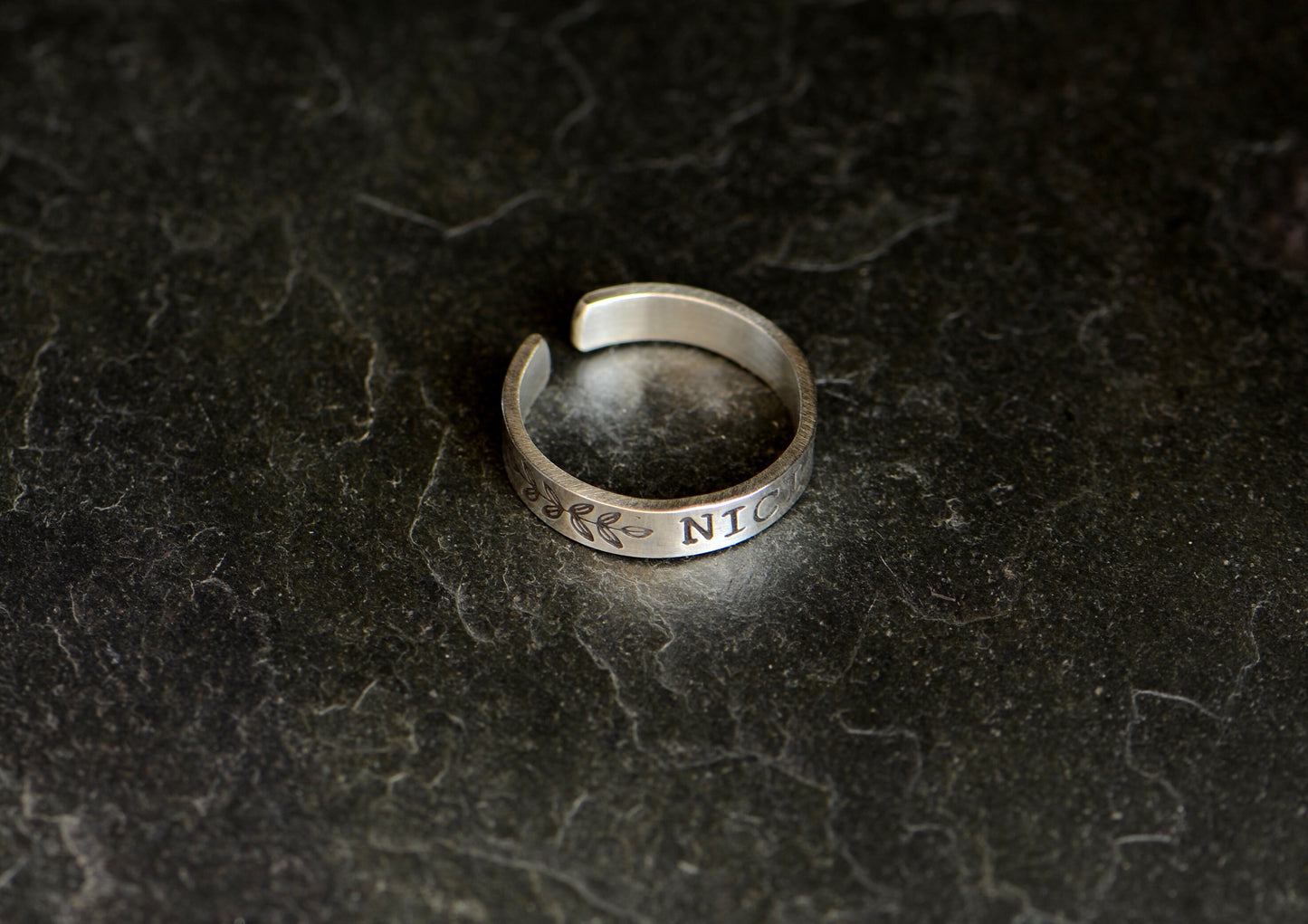 Personalized sterling silver name toe ring with leaf design