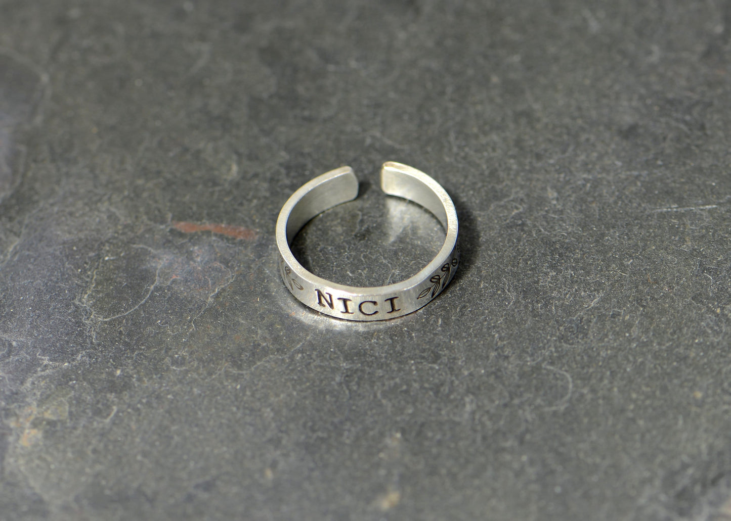Personalized sterling silver name toe ring with leaf design
