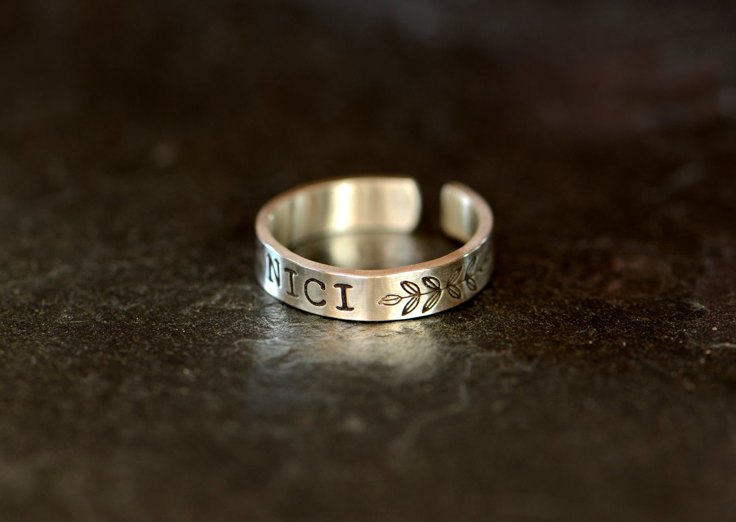 Personalized sterling silver name toe ring with leaf design