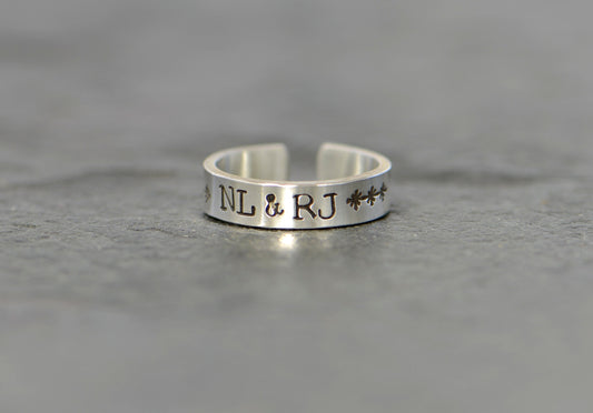 custom sterling silver toe ring with initials and small stars