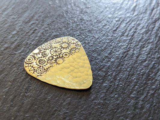 Brass guitar pick with gears and a hammered sparkling texture - playable