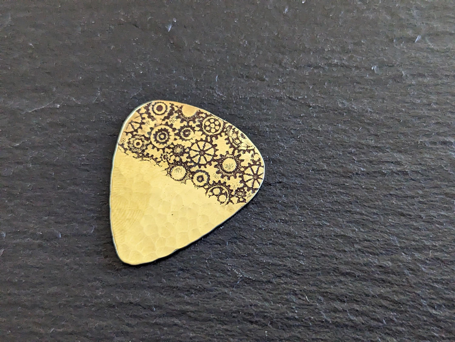 Brass guitar pick with gears and a hammered sparkling texture - playable