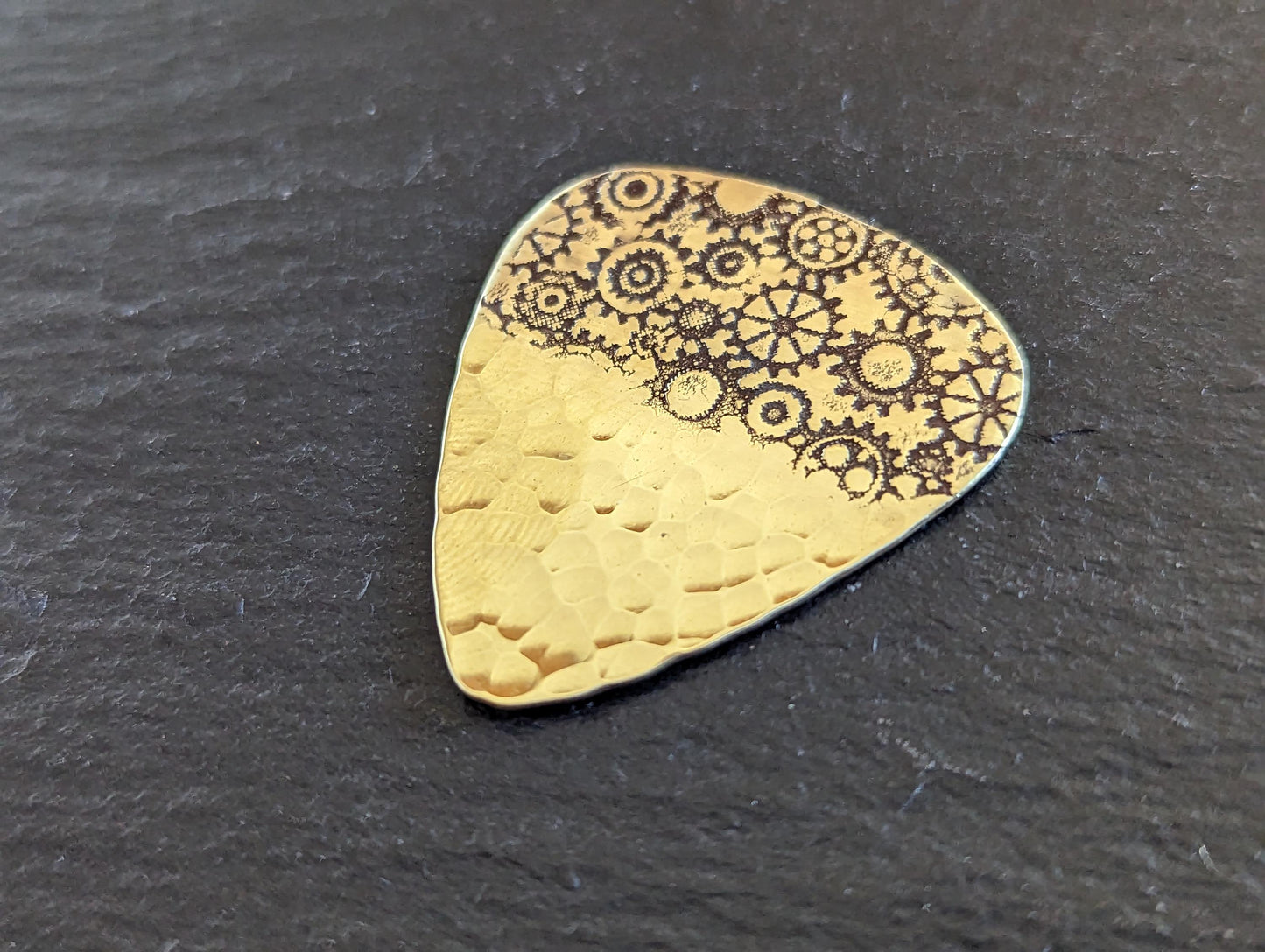 Brass guitar pick with gears and a hammered sparkling texture - playable