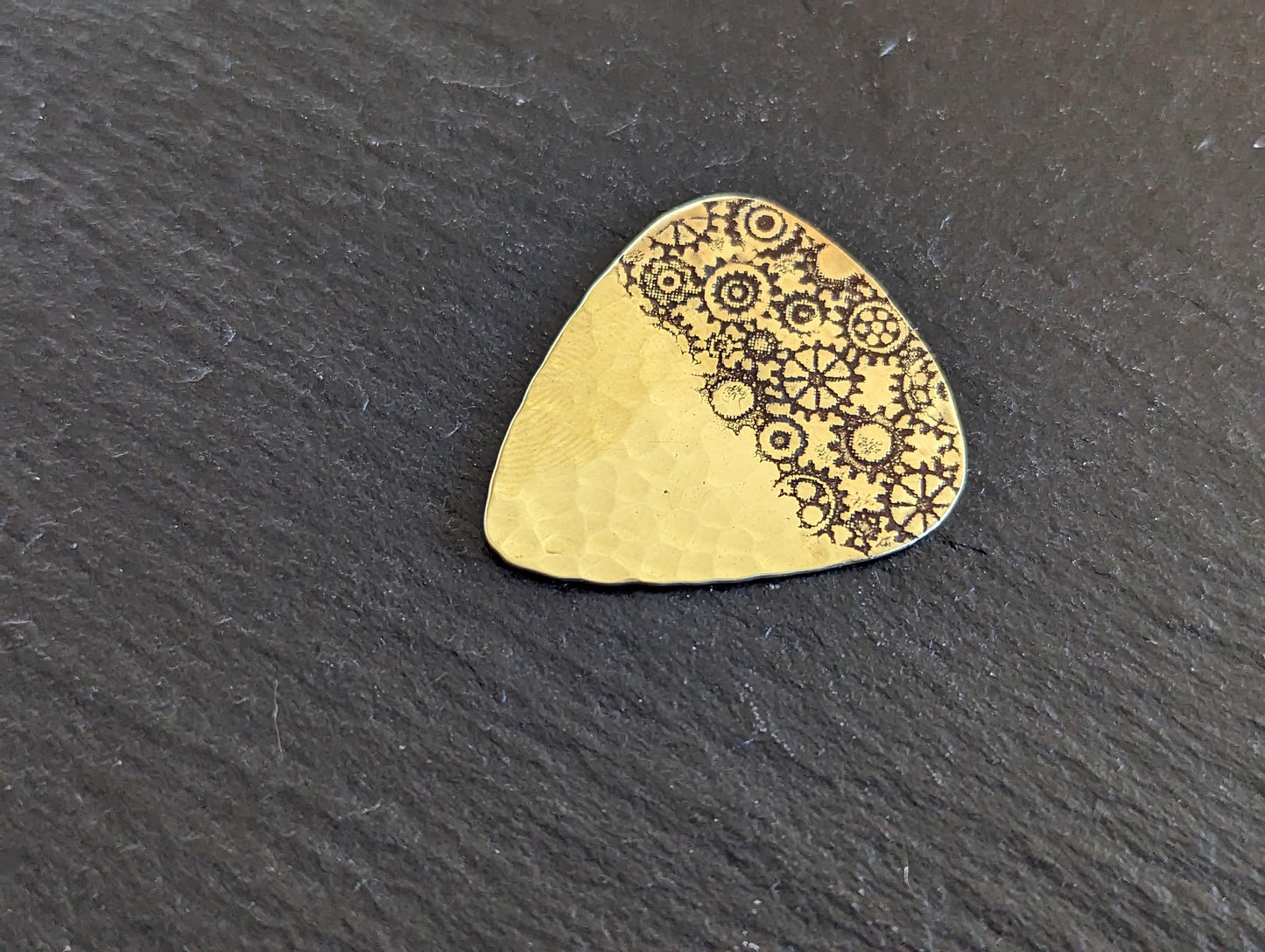 Brass guitar pick with gears and a hammered sparkling texture - playable