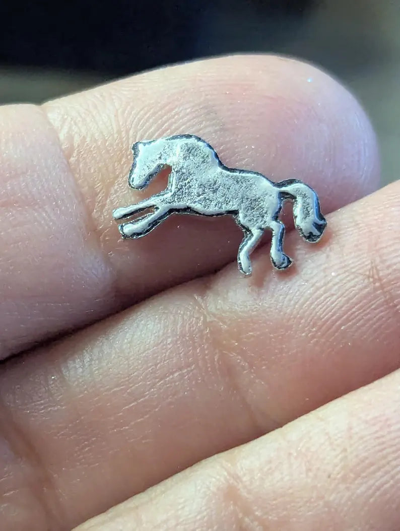 Horse soldering accent