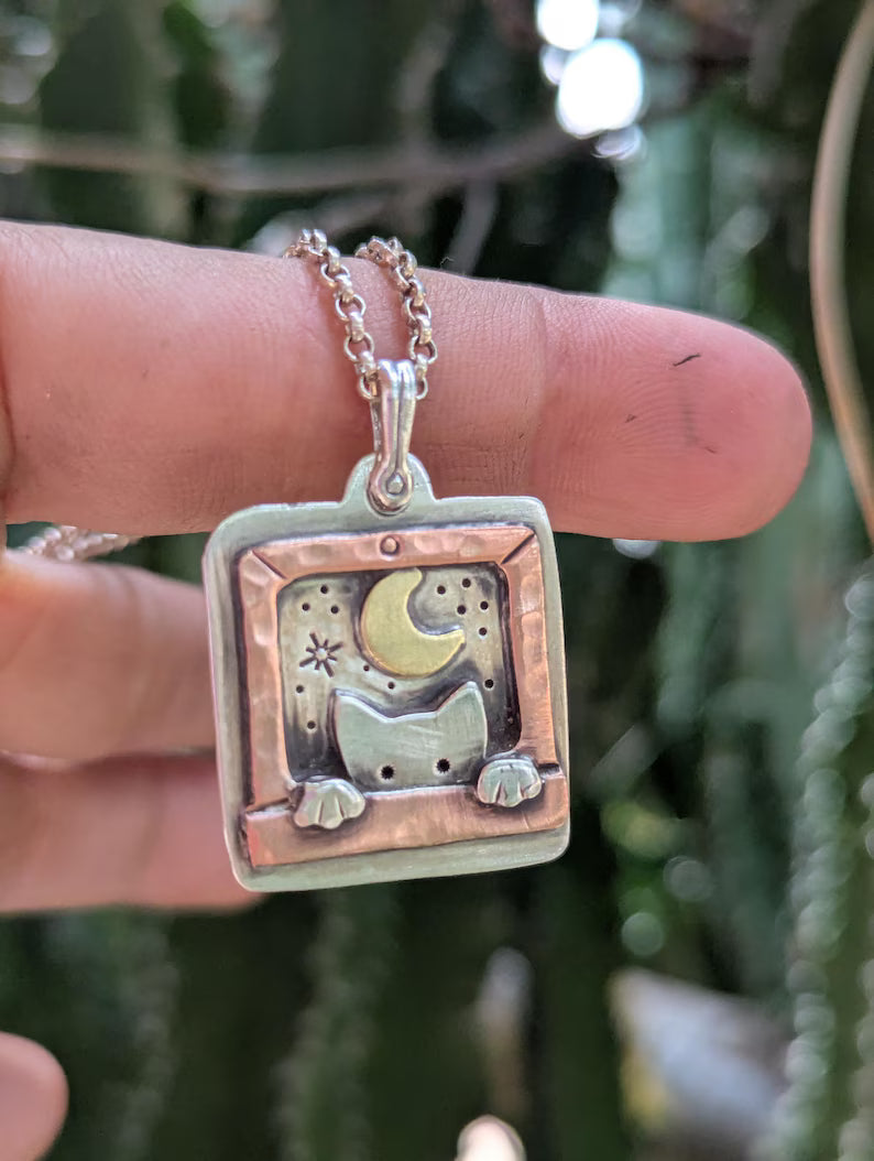 Peekaboo cat necklace - mixed metal - handmade