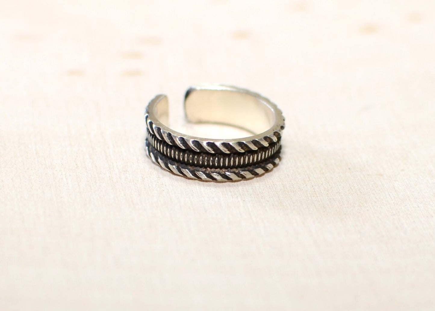 Sterling Silver Toe Ring with Geometrical Pattern and Dark Patina