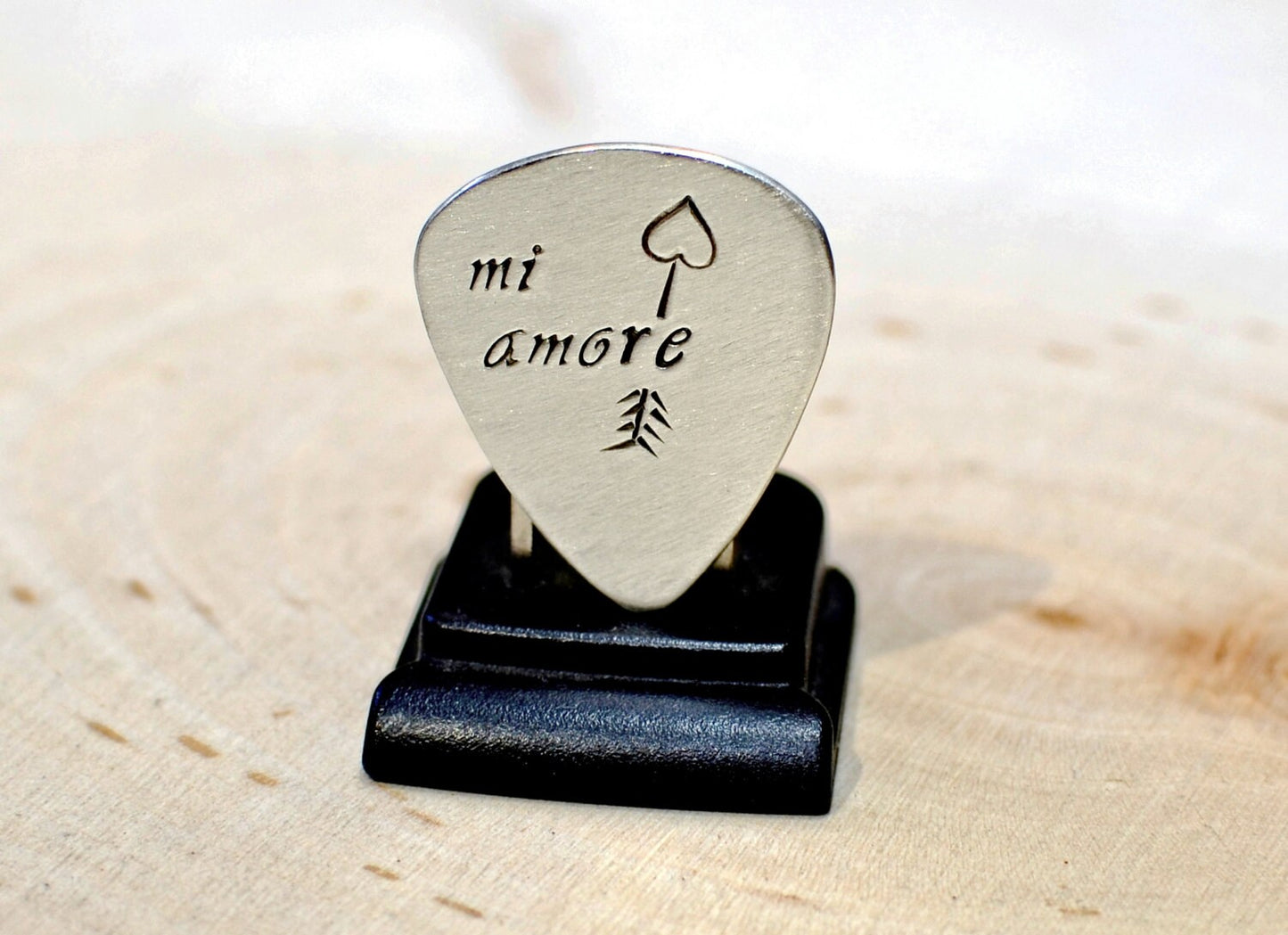Sterling silver Mi Amore Guitar Pick with Custom Arrow Engraving - 925 GP919