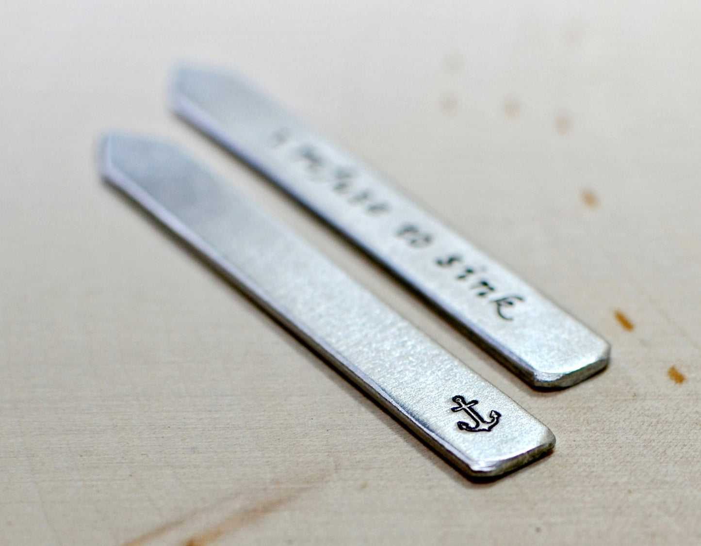 Refuse to sink collar stays in aluminum