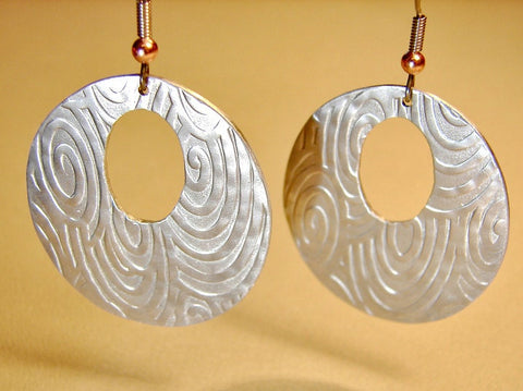 Silver spiral disc earrings handmade in aluminum, NiciArt 