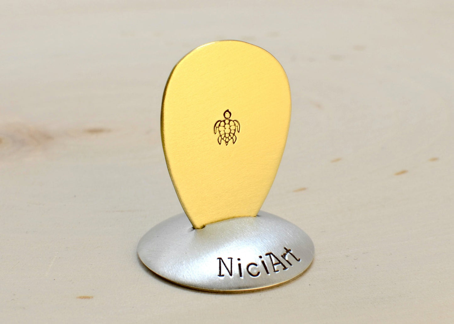 Jazz Style Teardrop Brass Guitar Pick with Sea Turtle