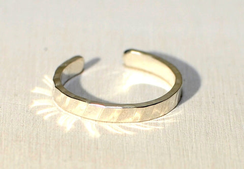 Sterling silver toe ring with rippled hammered design, NiciArt 