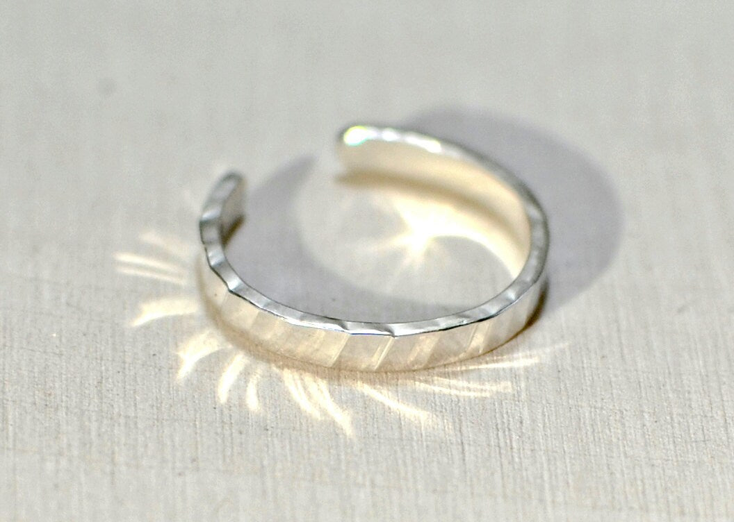 Sterling Silver Toe Ring iwith hammered design