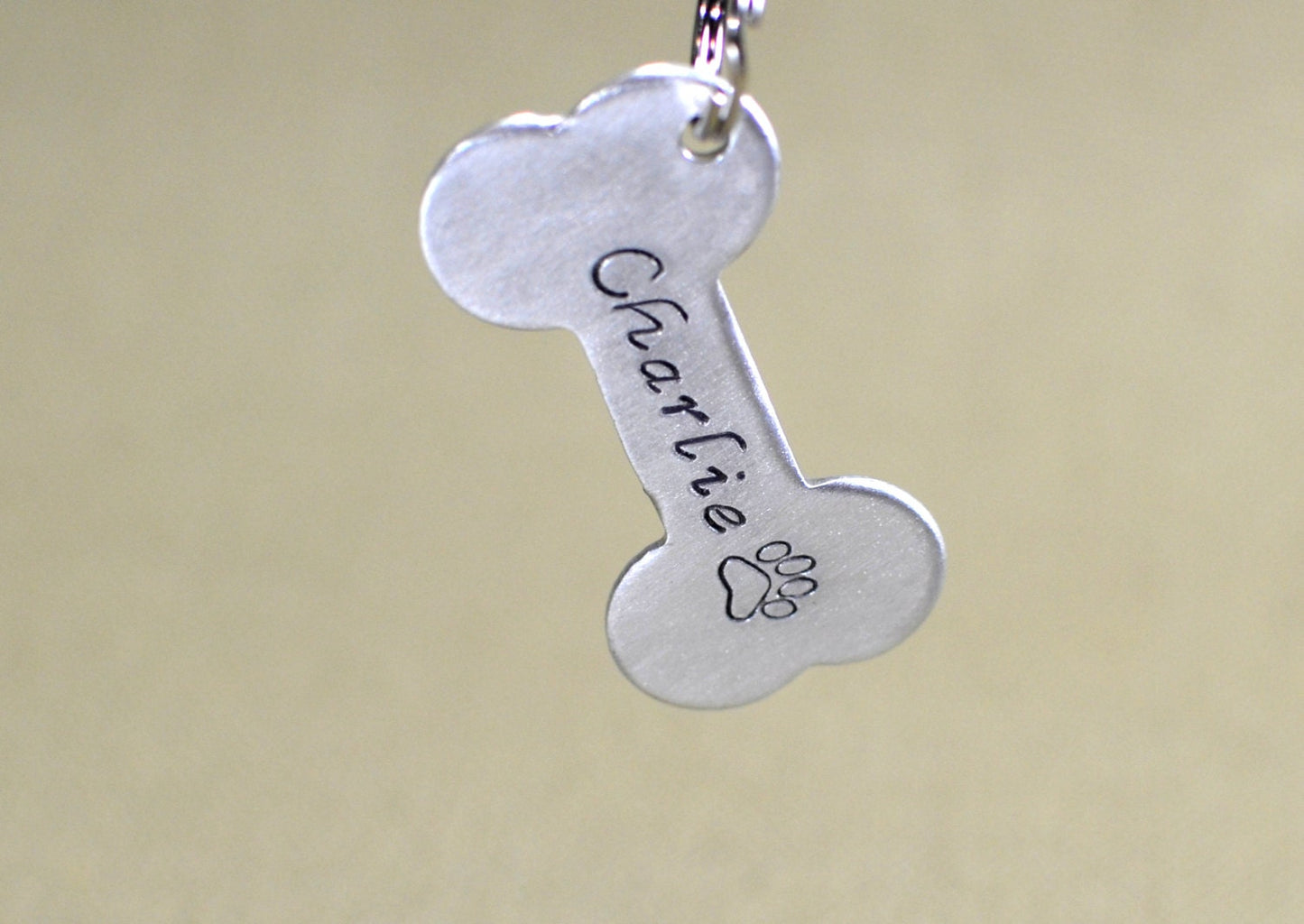Dog tag in aluminum for you to personalize or used as a keyring