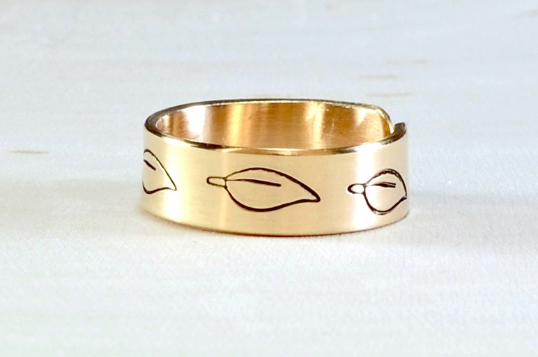 Toe ring in 14K solid yellow gold with leaf design