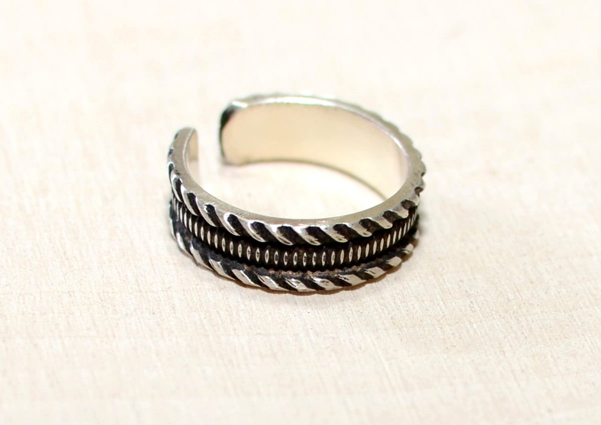Sterling Silver Toe Ring with Geometrical Pattern and Dark Patina