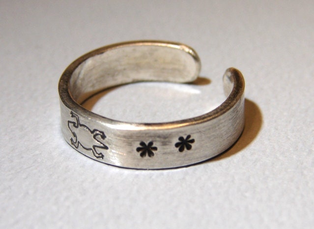 Sterling Silver Toe Ring with Lizard and Star Design