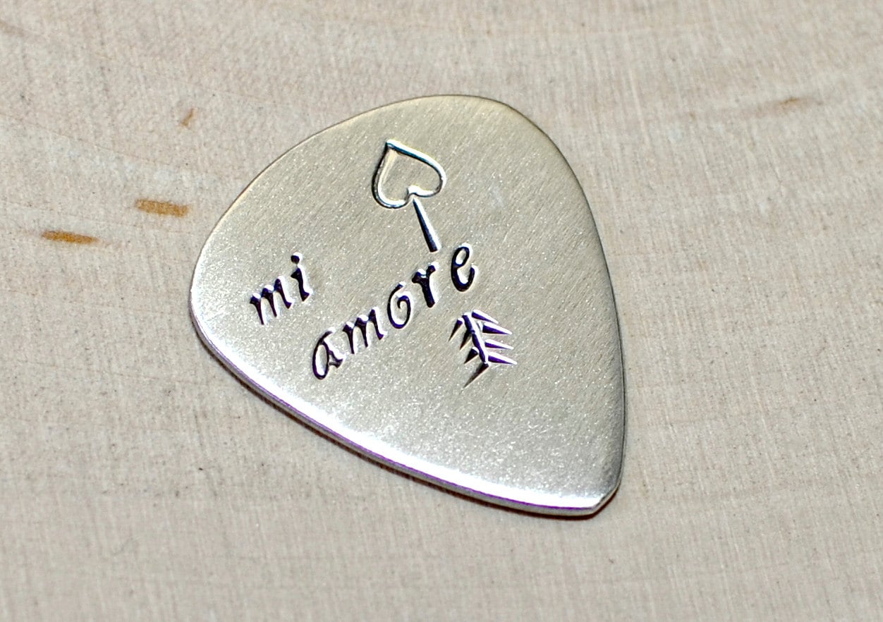 Sterling silver Mi Amore Guitar Pick with Custom Arrow Engraving - 925 GP919