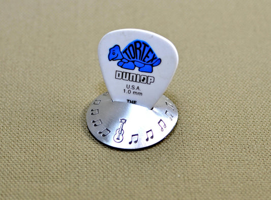 Aluminum disc shaped guitar pick stand with musical inspiration