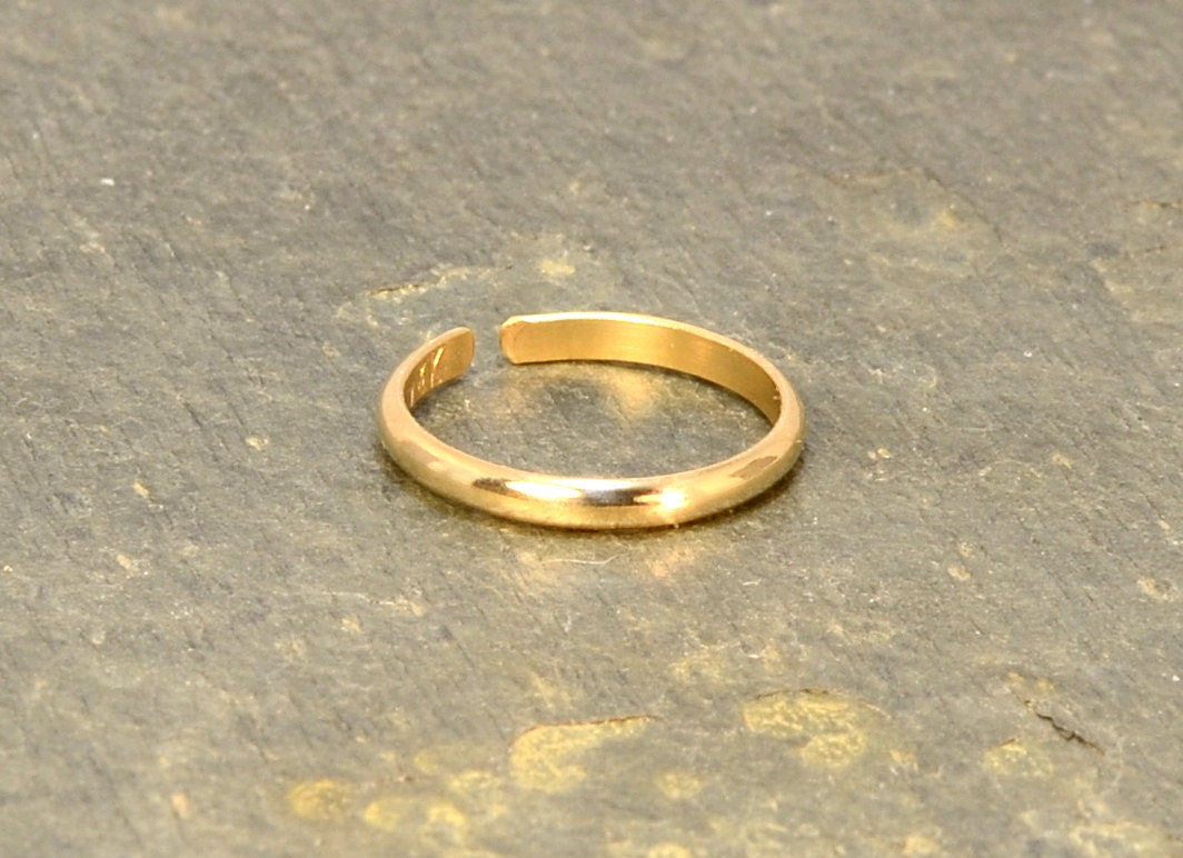 Dainty 14/20 Gold Filled Toe Ring with Half Round Design and Polished Finish