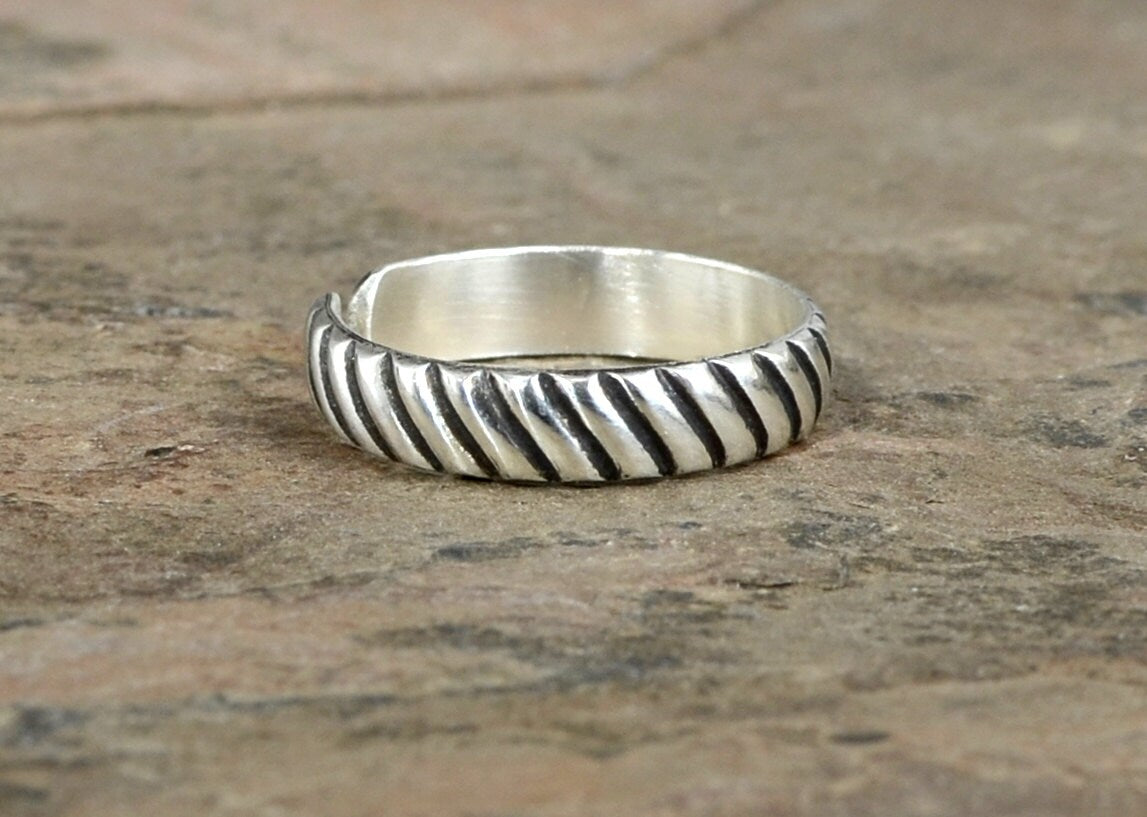 Grooved Sterling Silver Toe Ring with Dark Patina