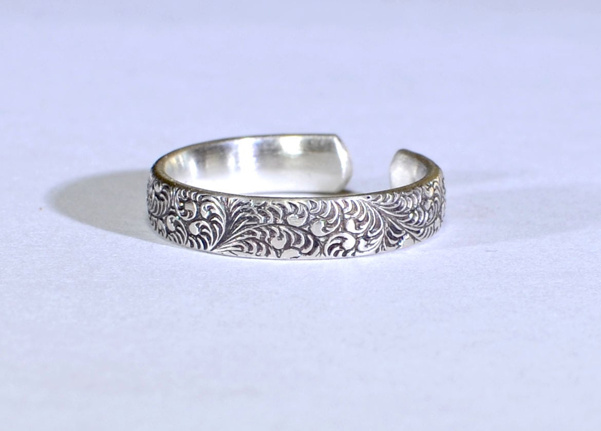 Sterling Silver Toe Ring with Wild Flowers