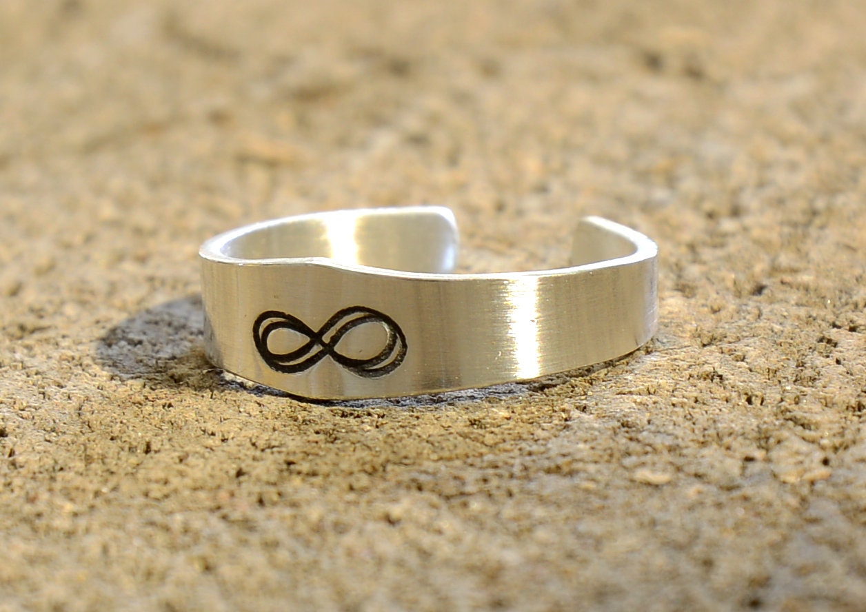 Sterling Silver Tapered Infinity Toe Ring