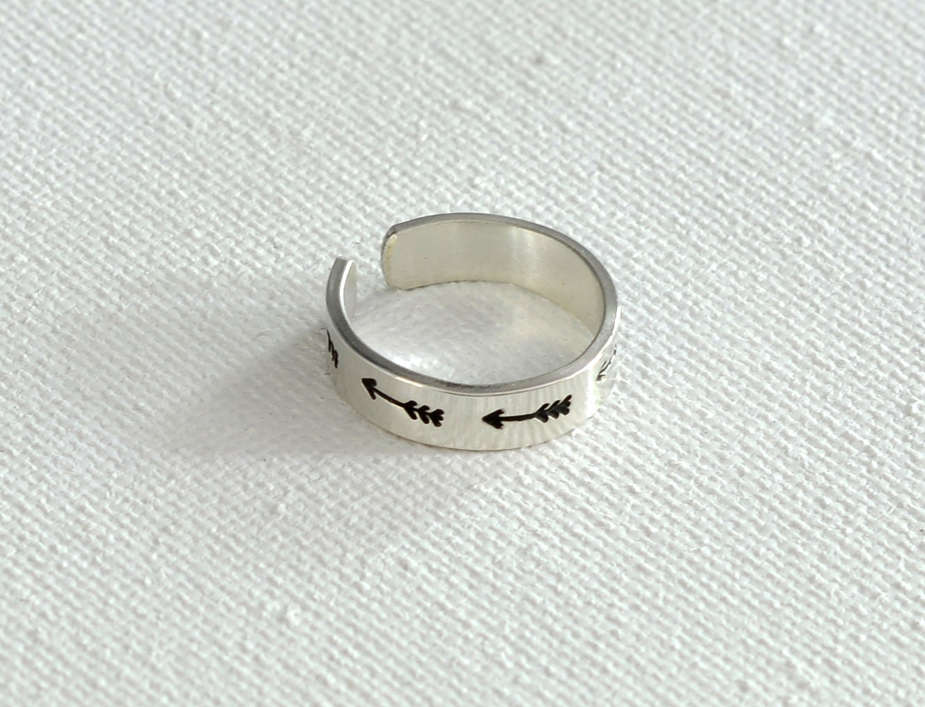 Sterling silver toe ring with an arrow