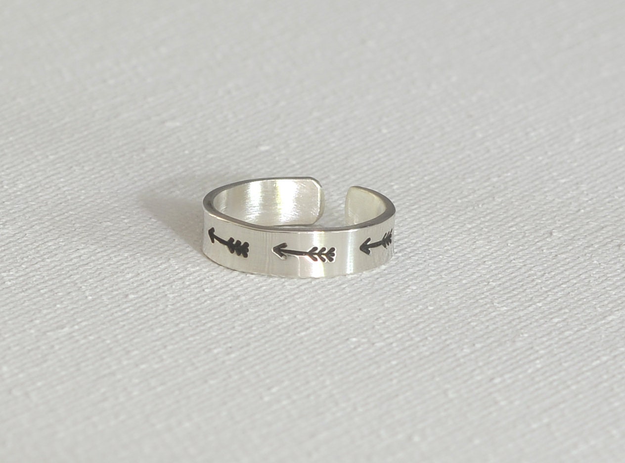 Sterling silver toe ring with an arrow