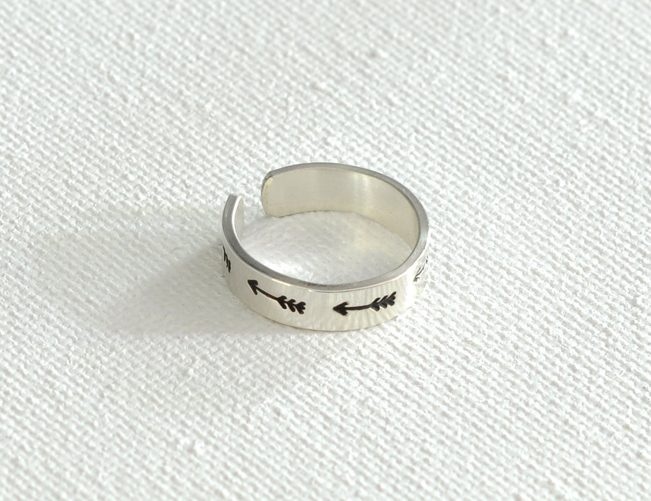 Sterling silver toe ring with an arrow