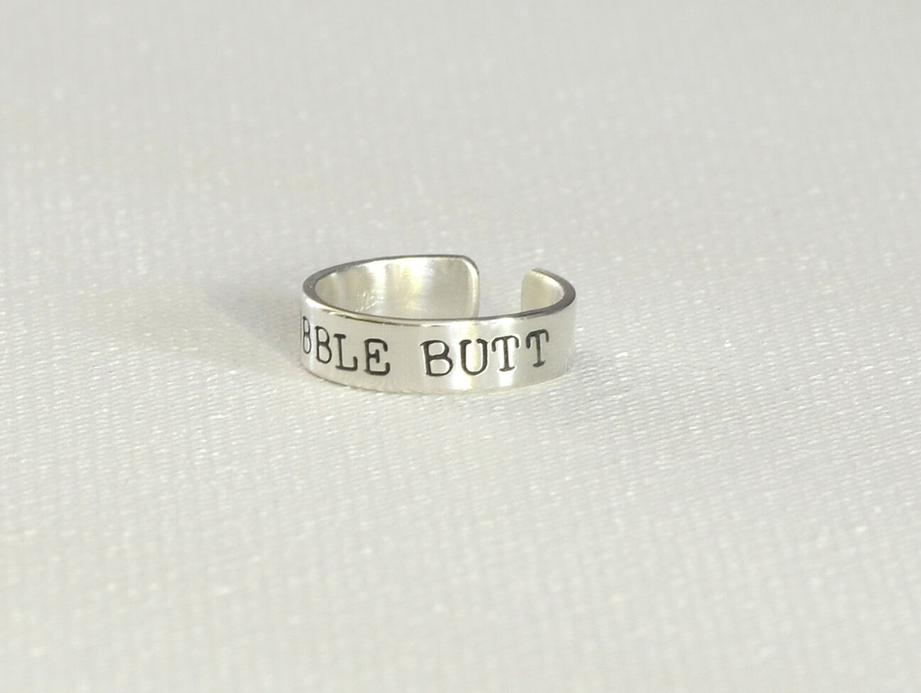 Sterling Silver Toe Ring - hand stamped with bubble butt