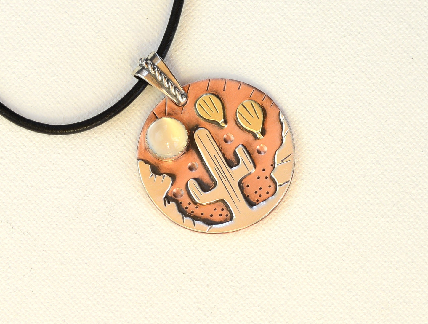 Necklace with Ballooning over the Desert theme