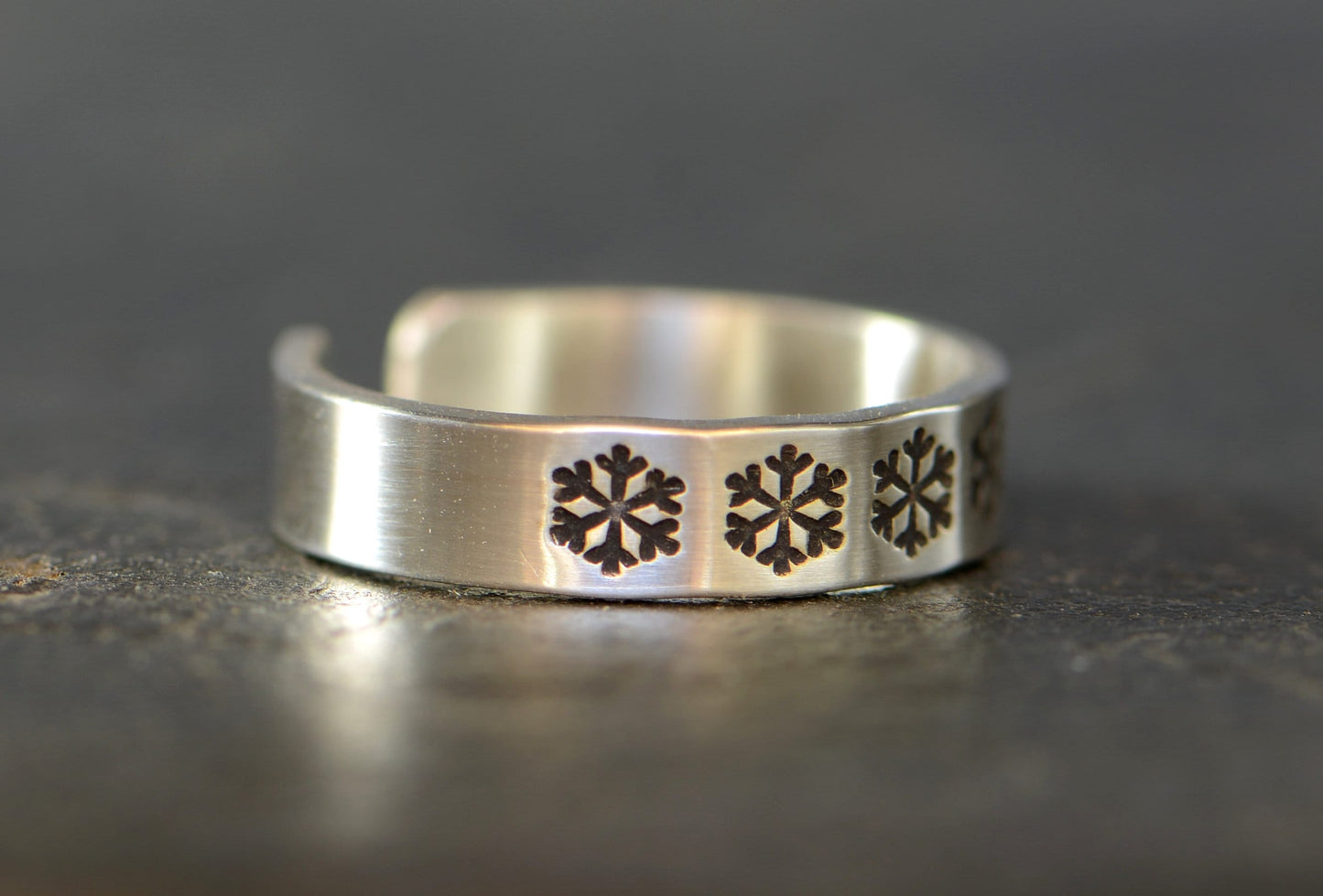 Sterling Silver Toe Ring – Snowflakes and Winter Theme