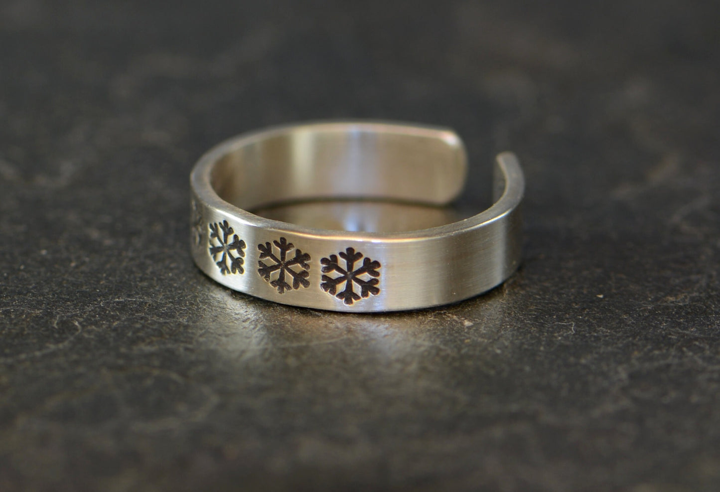 Sterling Silver Toe Ring – Snowflakes and Winter Theme