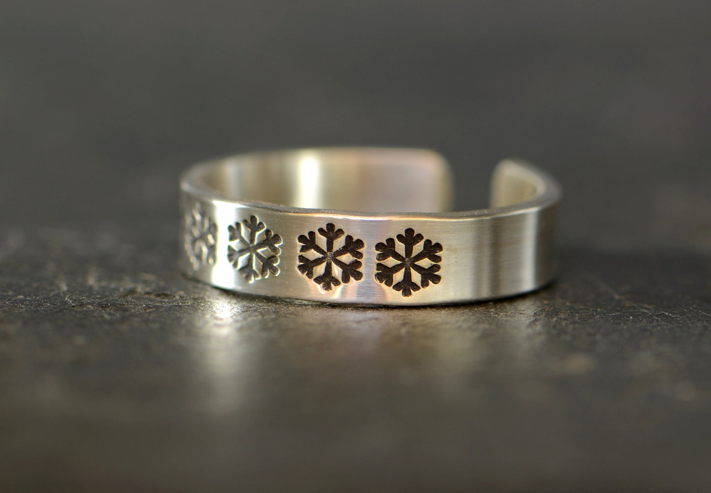 Sterling Silver Toe Ring – Snowflakes and Winter Theme