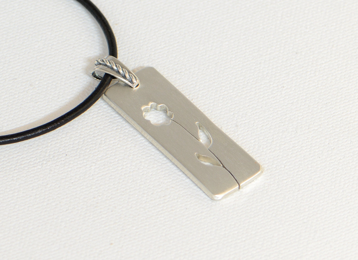 Elegant simple sterling silver flower necklace