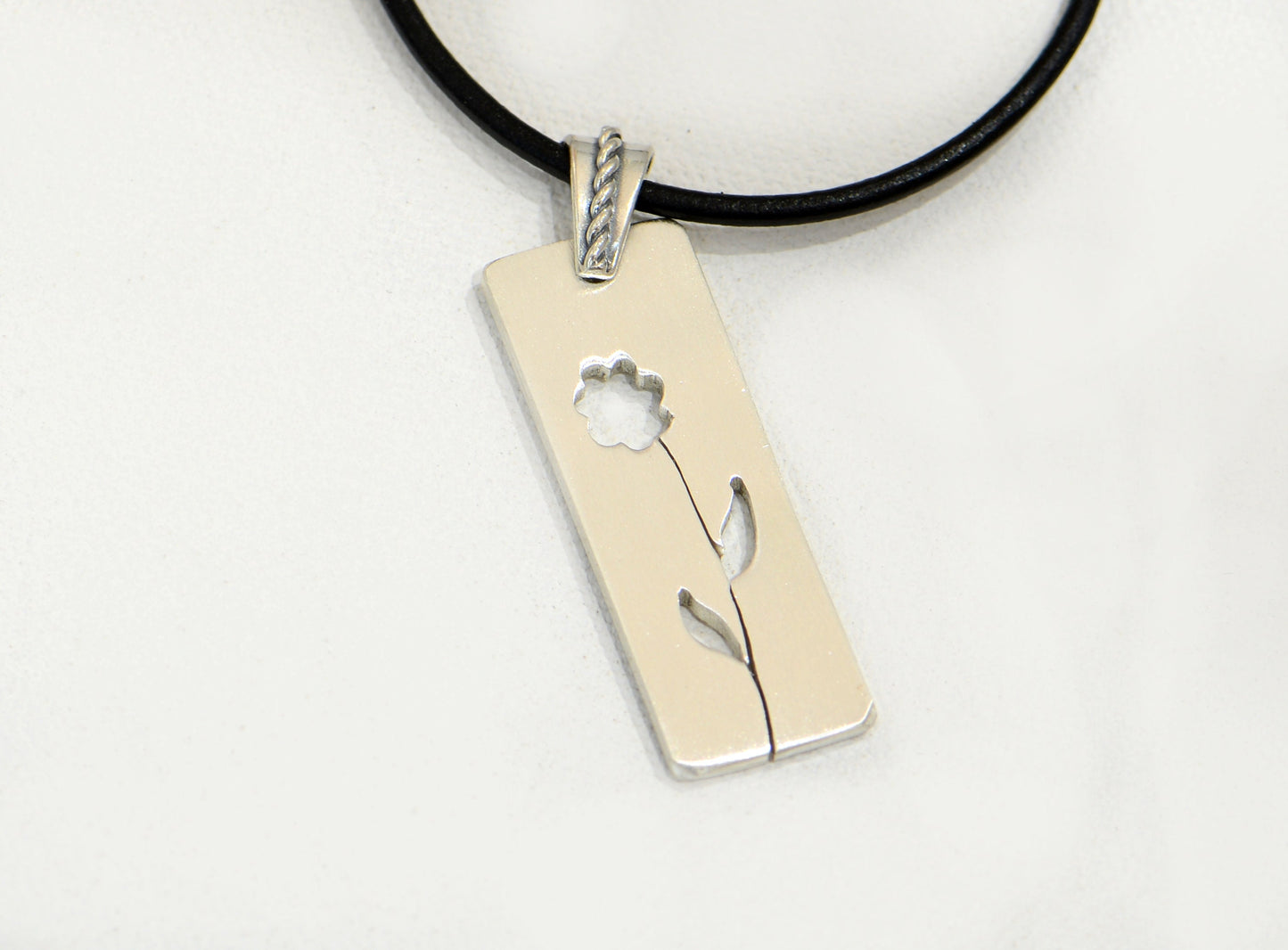 Elegant simple sterling silver flower necklace