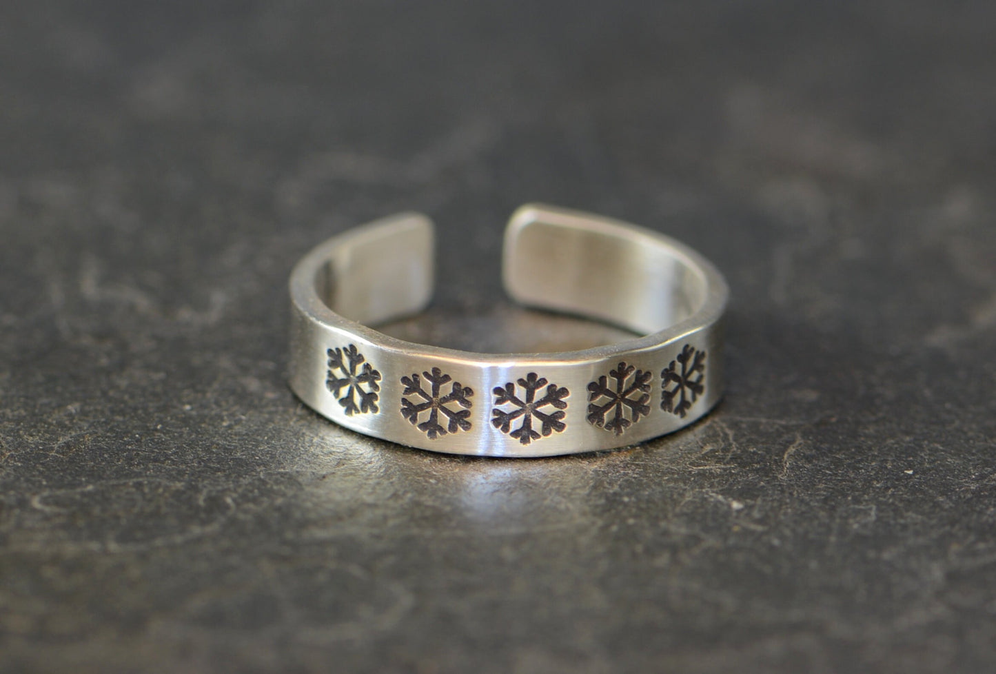 Sterling Silver Toe Ring – Snowflakes and Winter Theme