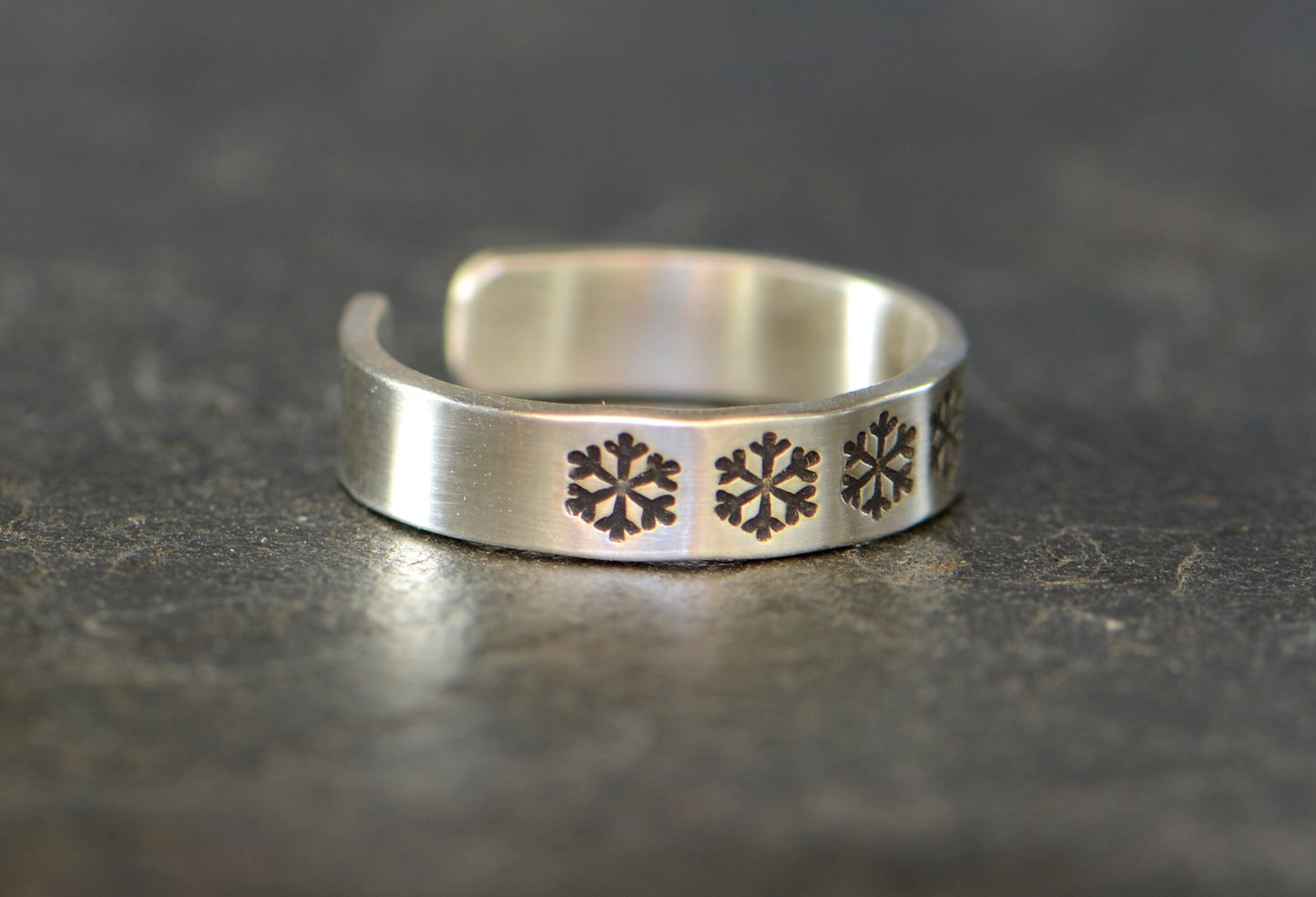 Sterling Silver Toe Ring – Snowflakes and Winter Theme
