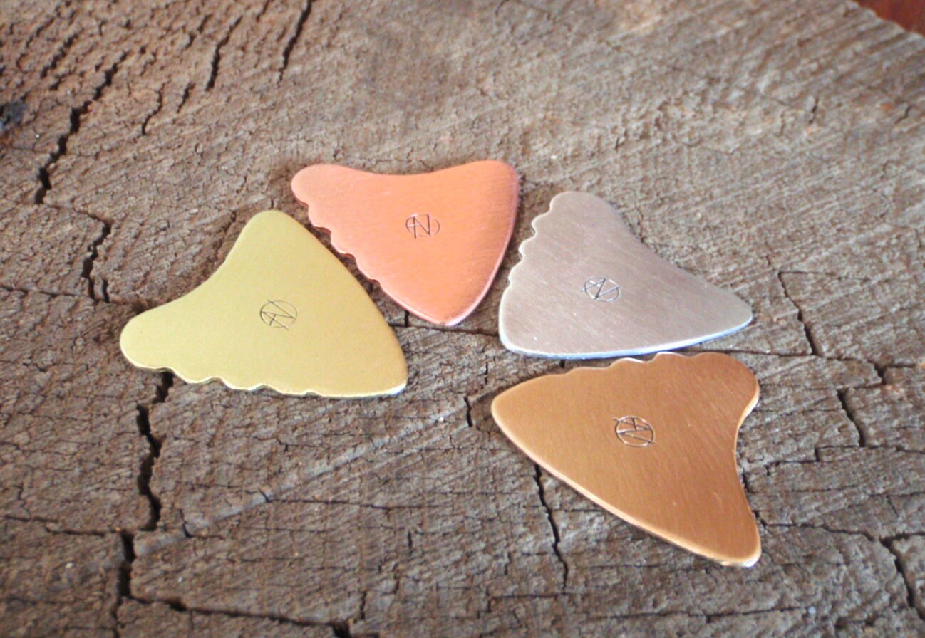 Mixed bag of 4 different playable tooth shaped metal guitar picks
