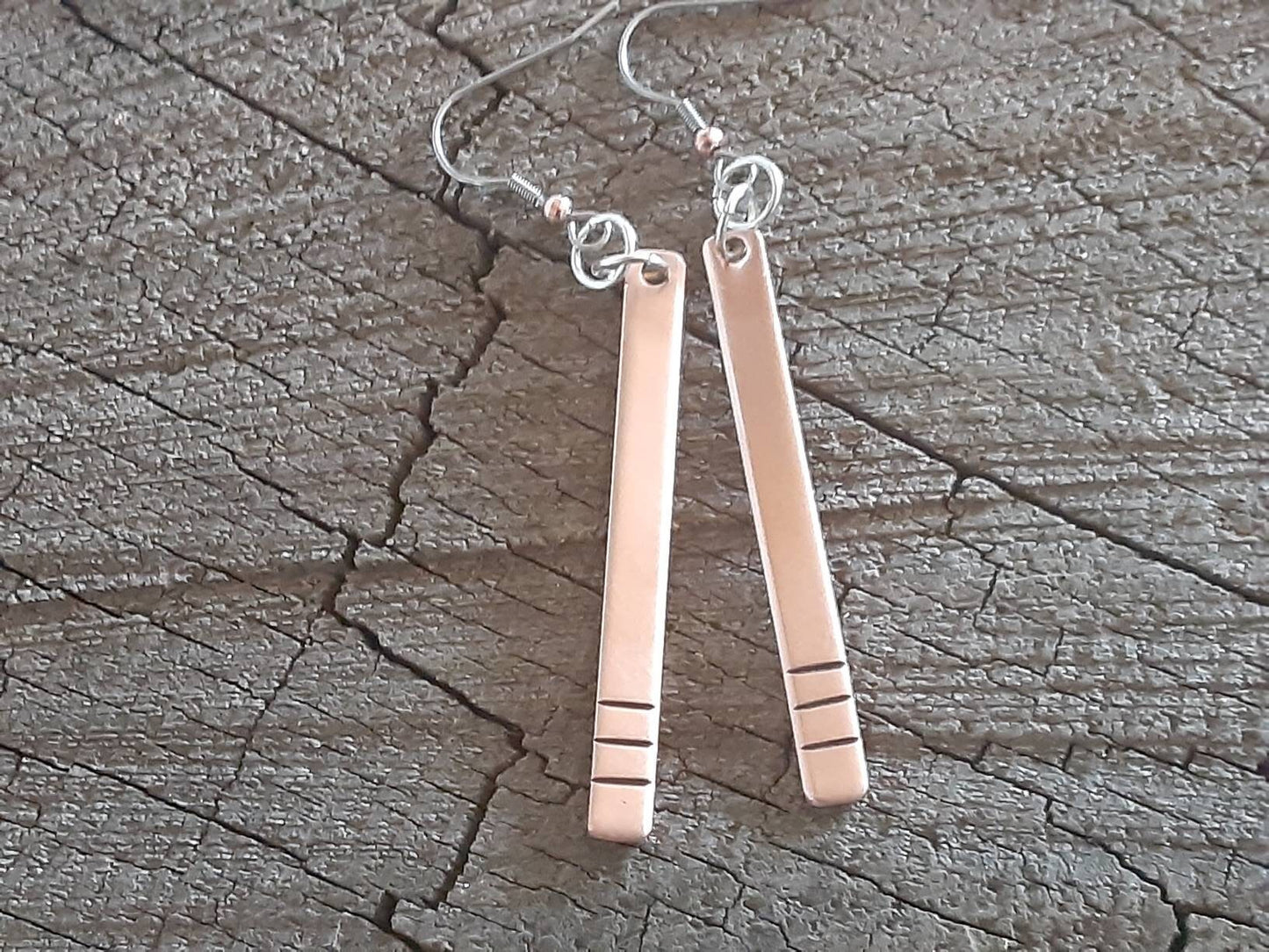 Dangle earrings in copper with 3 lines