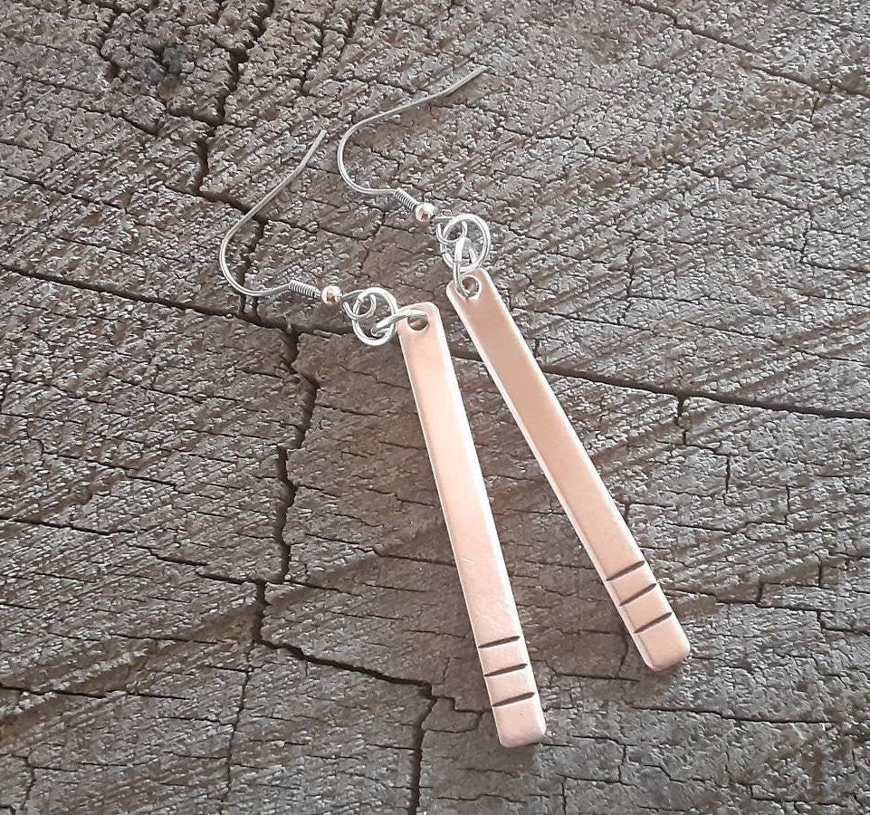 Dangle earrings in copper with 3 lines