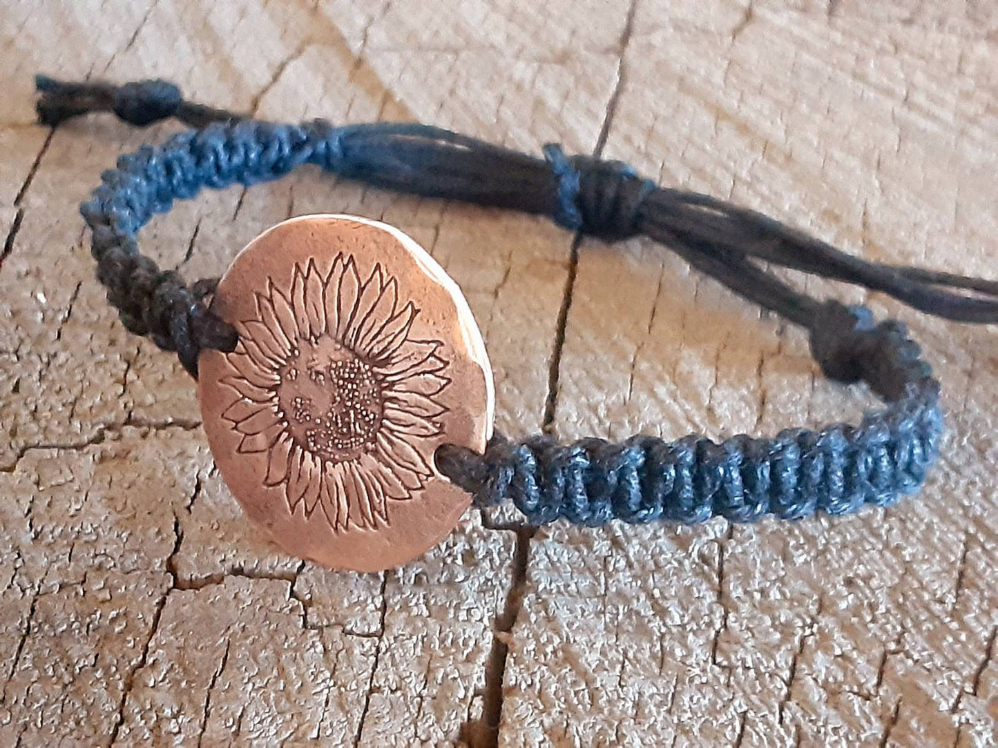 Sunflower button bracelet in black hemp with copper tag