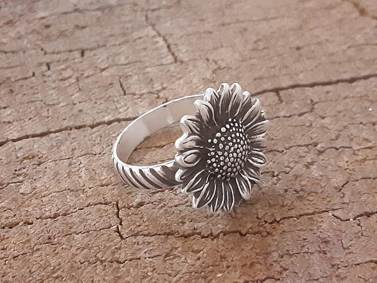 Sunflower design sterling silver ring