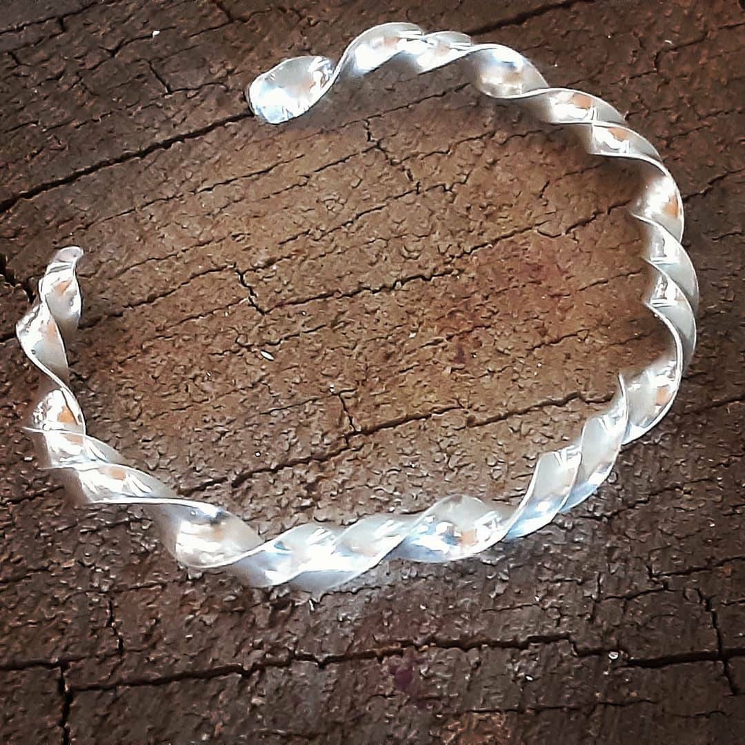 Sterling silver twisted triangular wire bracelet